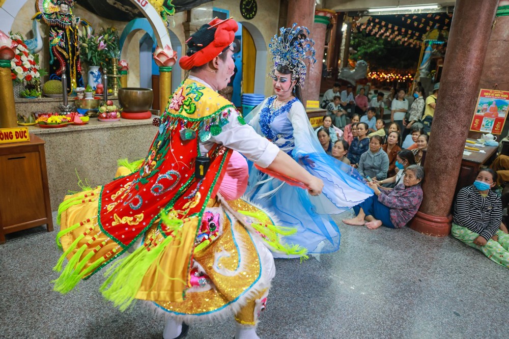 Múa bóng rỗi lễ Vía Bà Tây Ninh