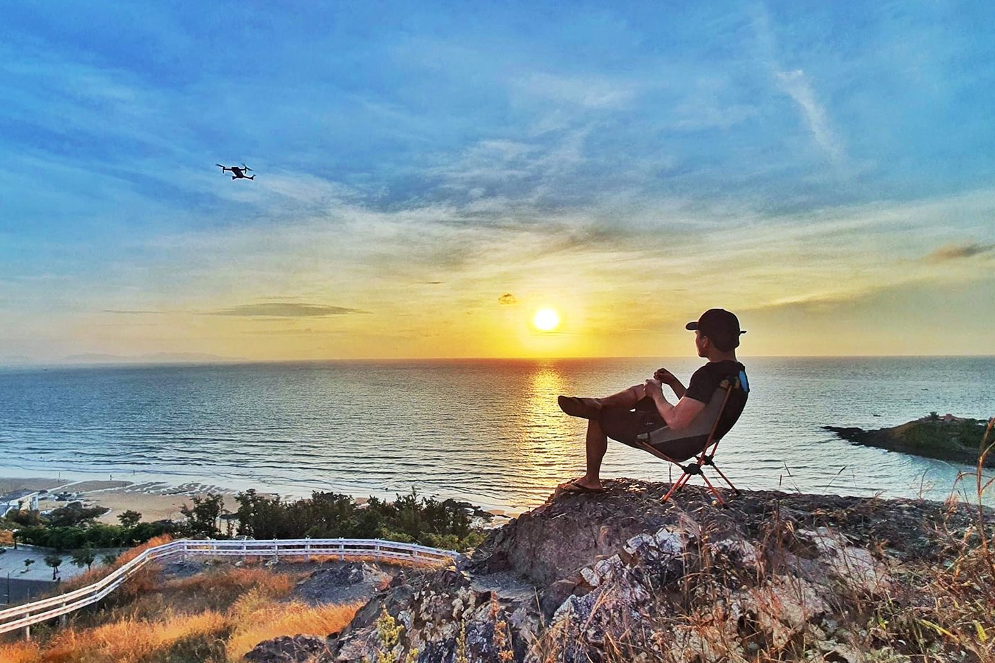 Ngắm hoàng hôn đồi Con Heo