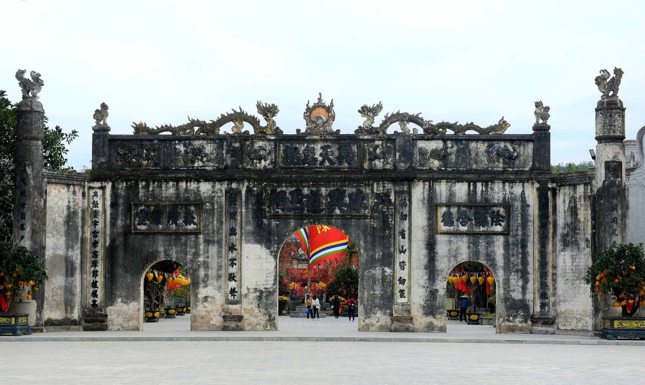 Nghi môn đền Kiếp Bạc