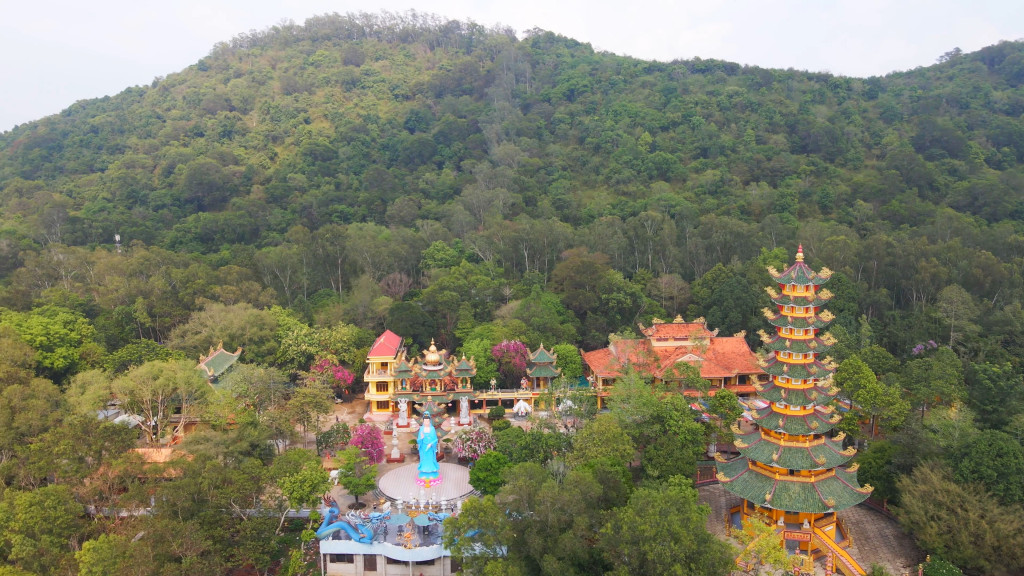 Núi Cậu có những ngọn núi nào