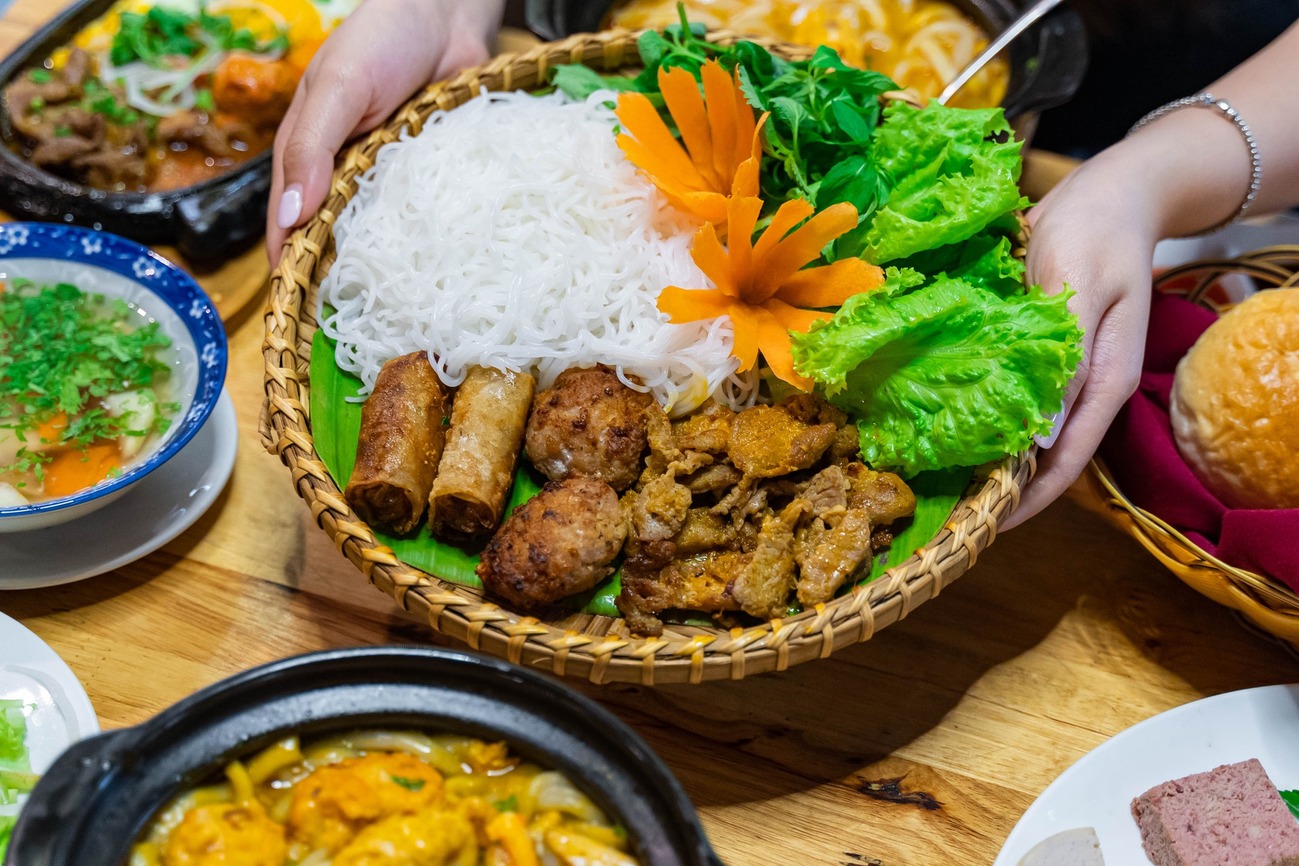 quán bún chả Hai Thơm Nha Trang