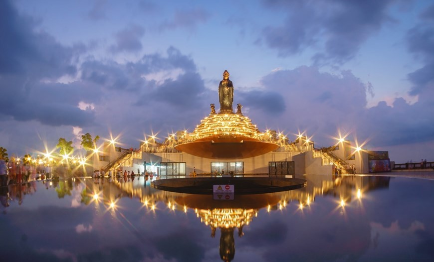 Tượng Phật Quan Âm núi Bà Đen