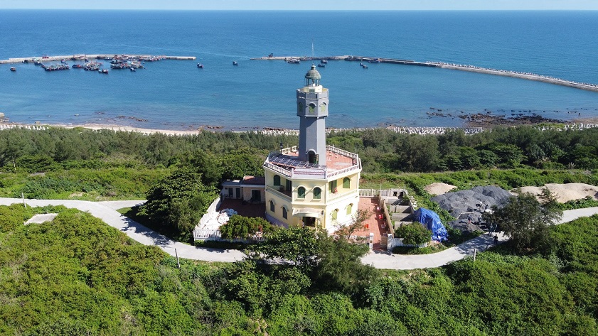 Come to Bach Long Vi Lighthouse for great views
