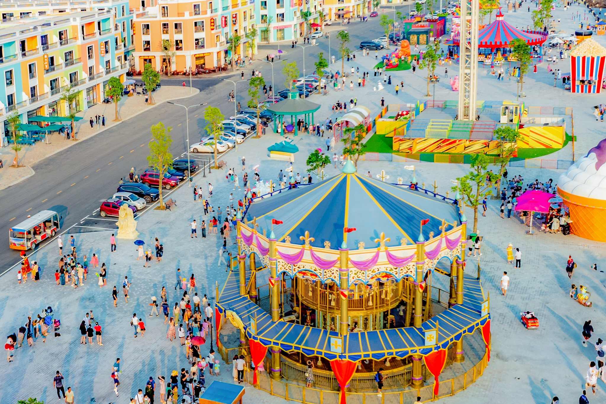 Vu Yen Island Vu Yen Walking Street is a perfect place for a stroll