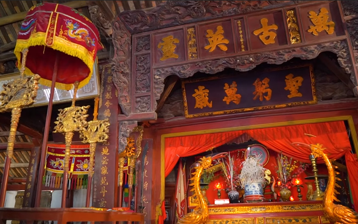 Ban thờ đình Đẩu Hàn Bắc Ninh 