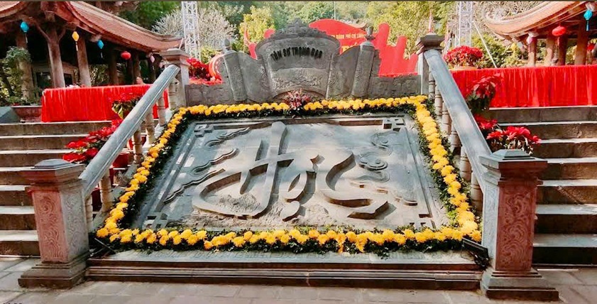 bảng đá chữ Học đền thờ Chu Văn An