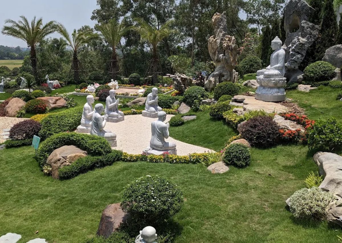 Các tượng Phật tại chùa Tiêu