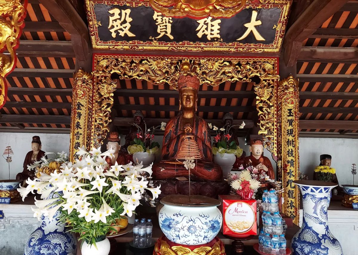 Các tượng Phật ở chùa Dâu