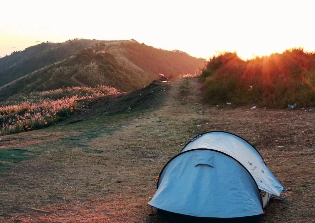 Cắm trại trên đồi Bù