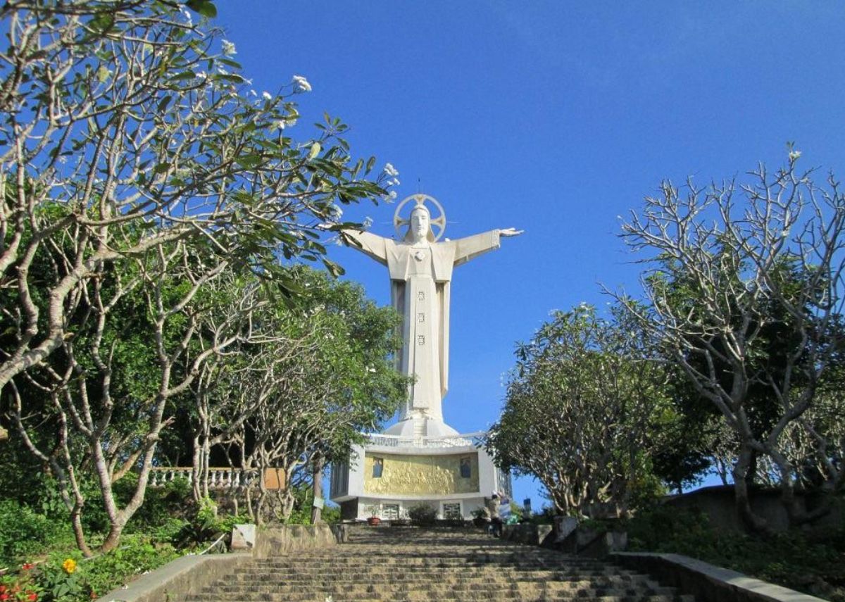 Chiêm ngưỡng tượng đài chúa Kito