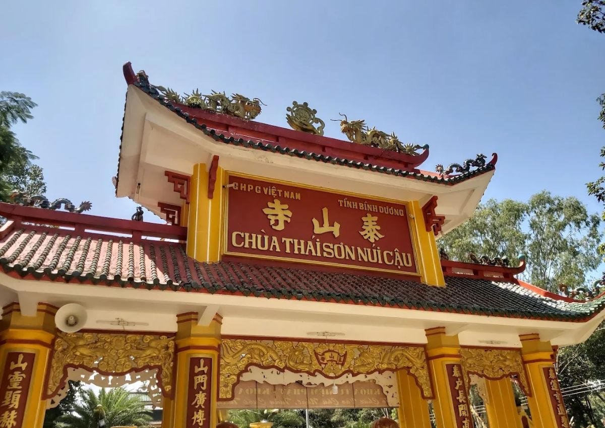 chùa Thái Sơn núi Cậu