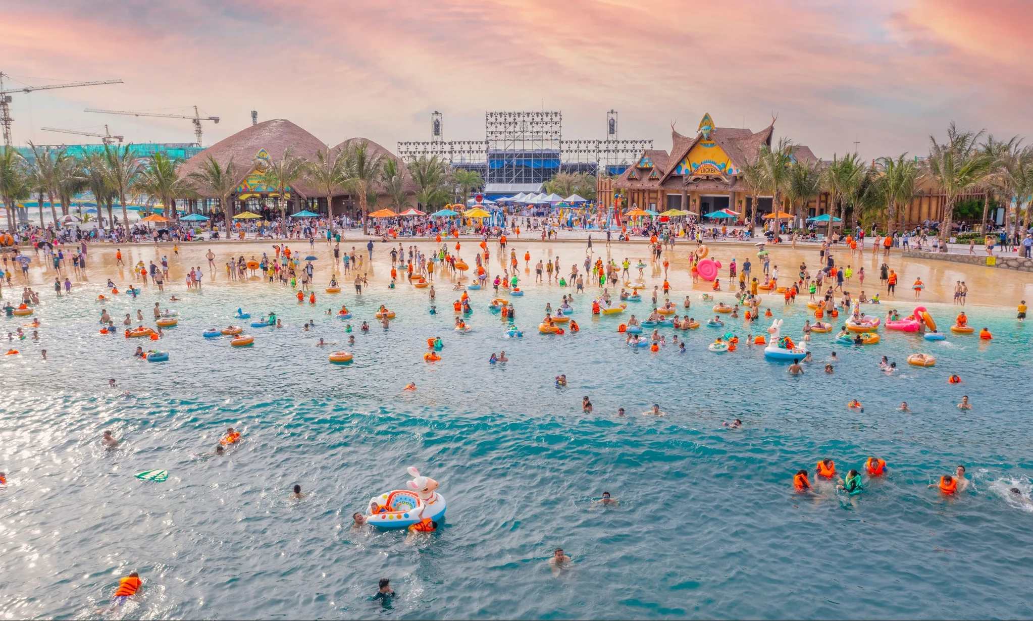 Công viên VinWonders Wave Park