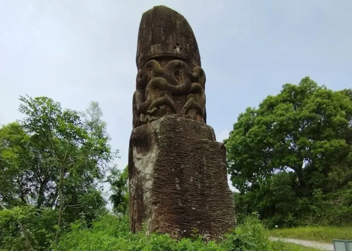 Cột đá chùa Dạm