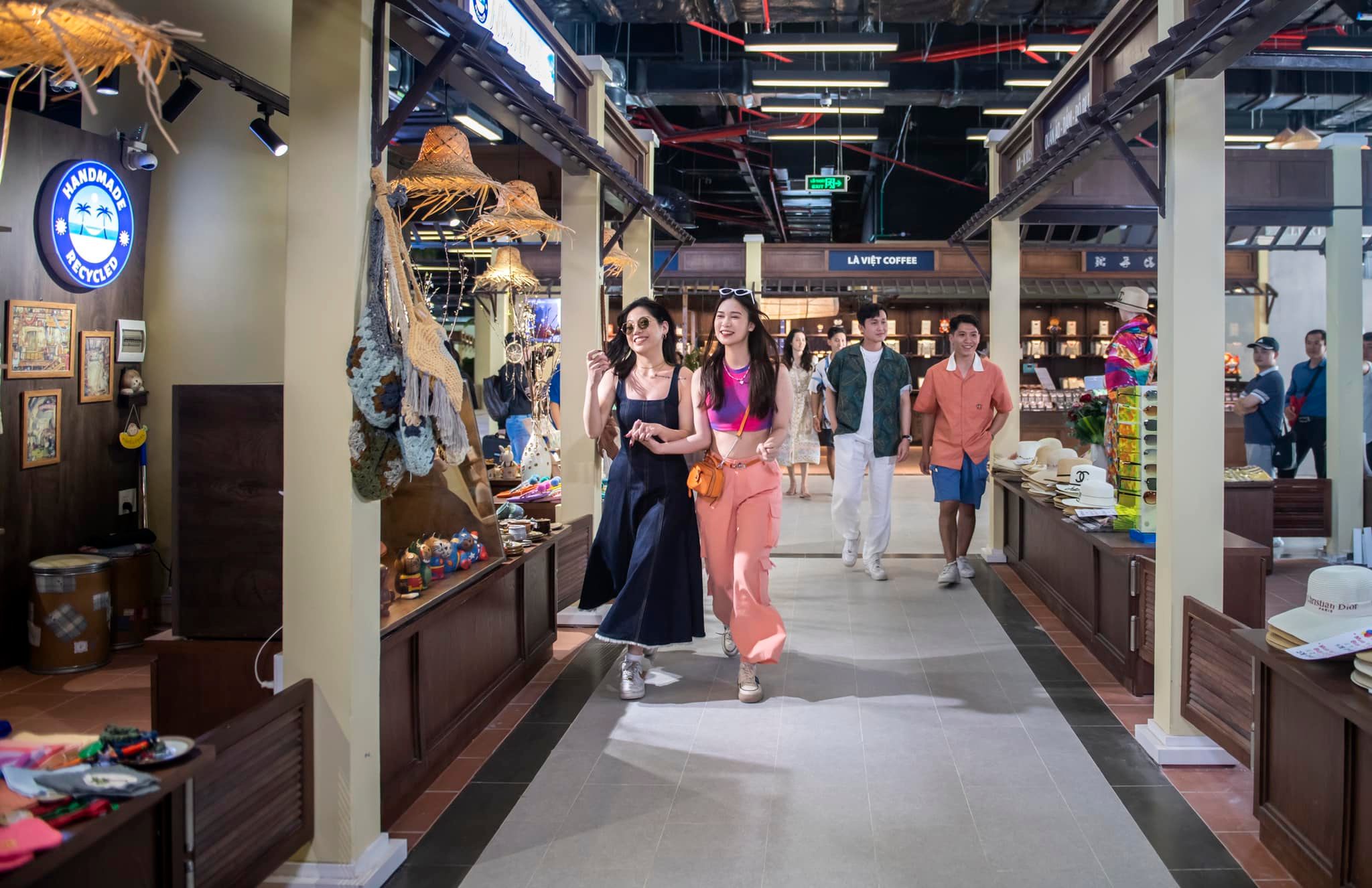 Dạo chơi Vinpearl Harbour Nha Trang