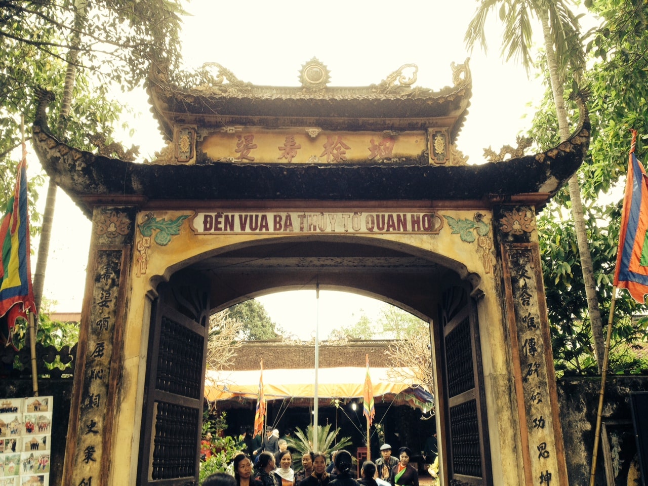 đền Vua Bà ở làng Diềm