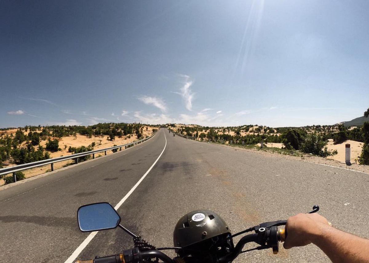 Đồi Cát Đỏ Di chuyển đến đồi cát Mũi Né bằng xe máy