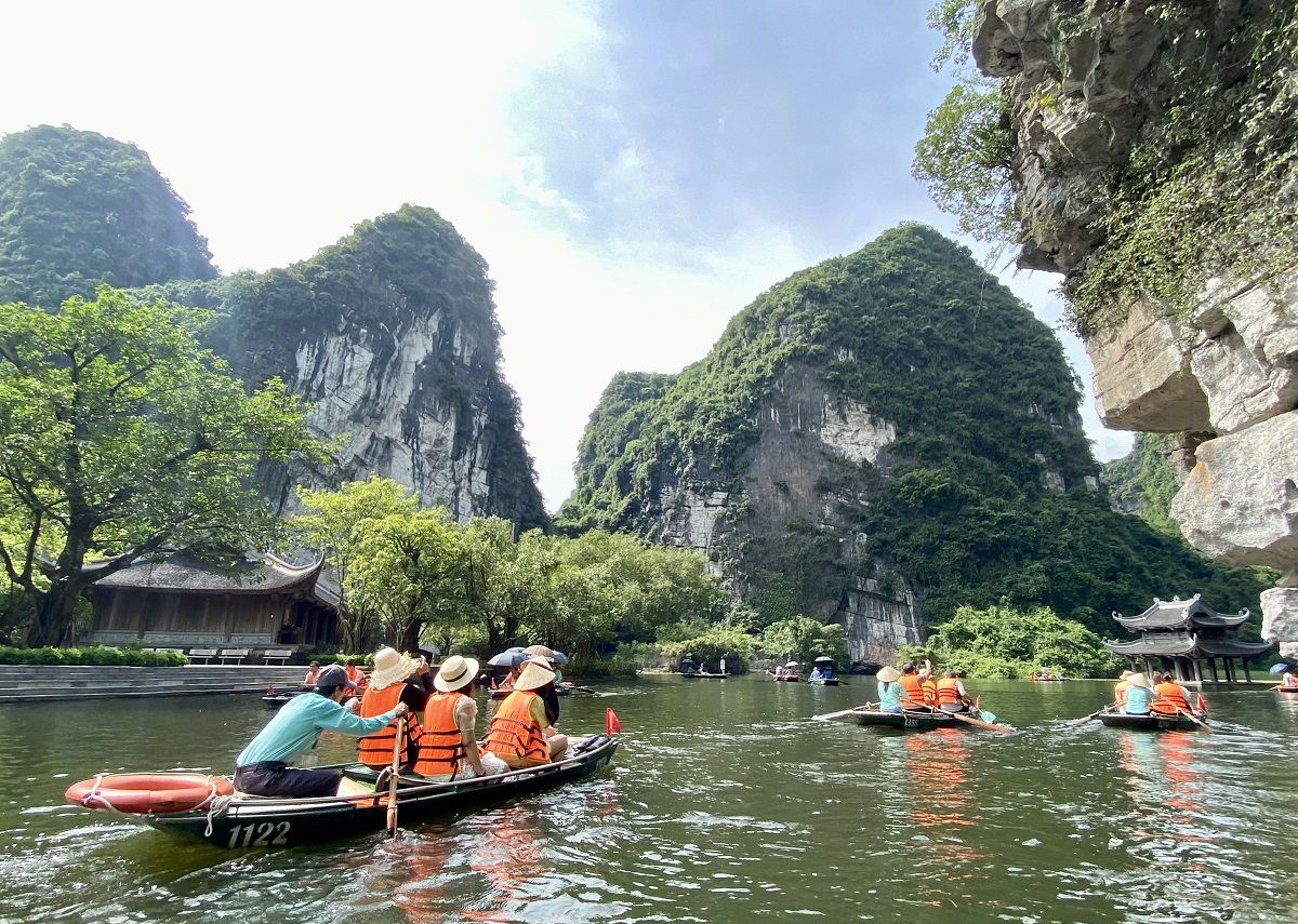 Đi du lịch cùng lớp ở Ninh Bình