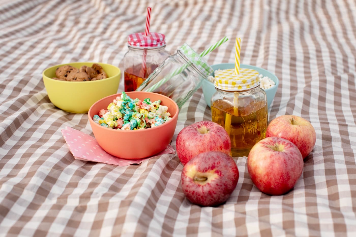 Đi picnic ăn gì Các loại snack cho buổi picnic cùng bạn bè thêm rộn ràng