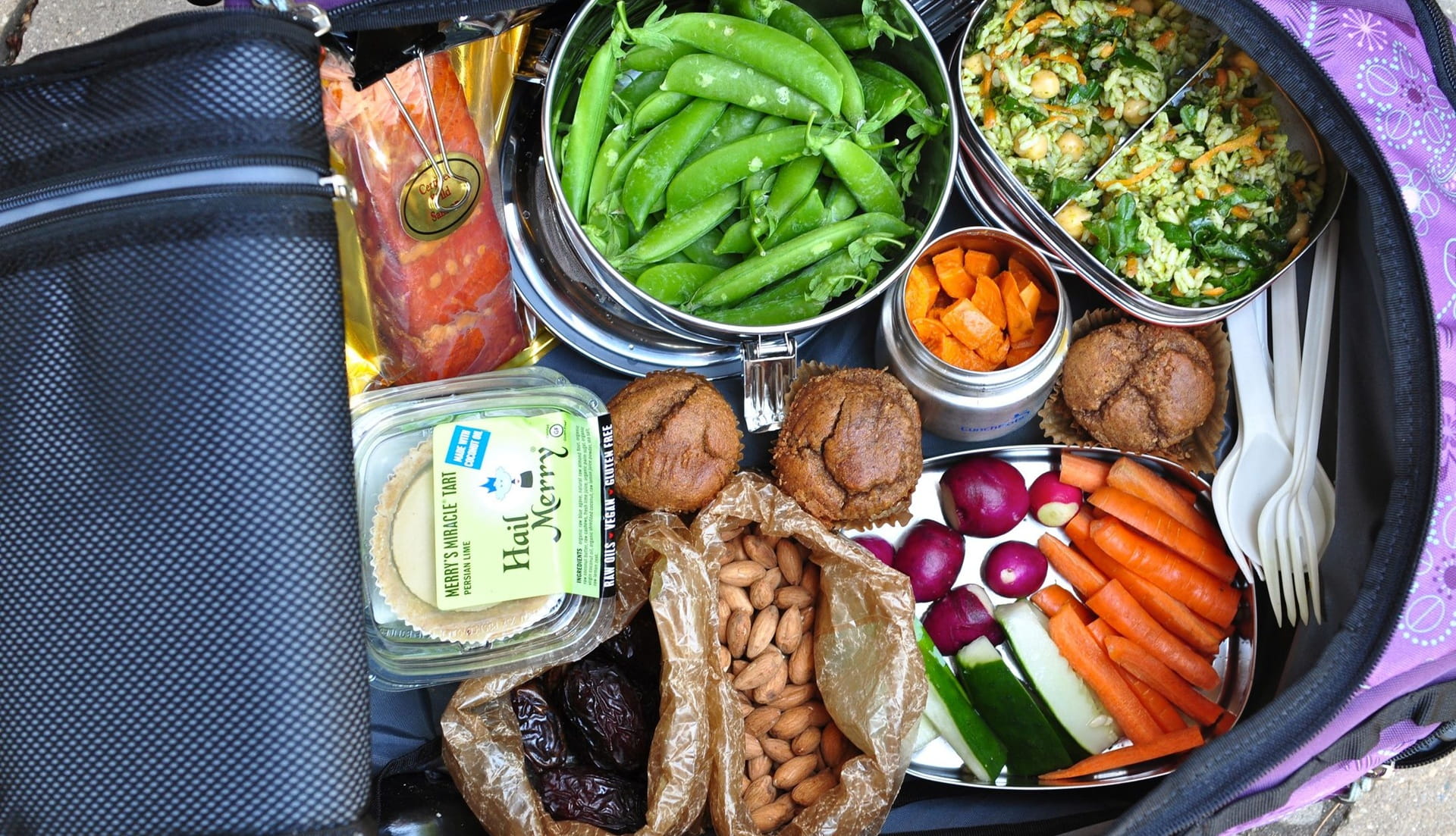 Đồ ăn mang đi du lịch