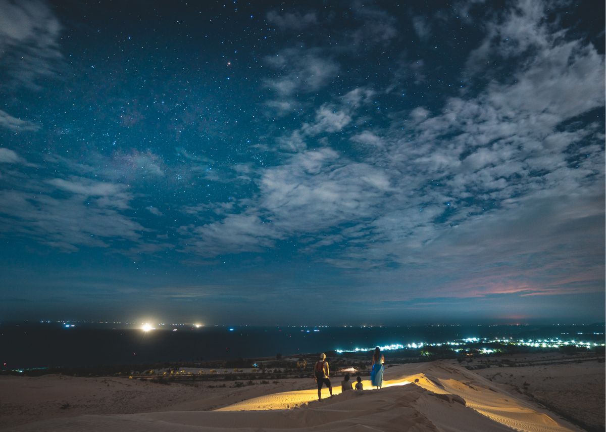 Đồi Cát Đỏ Đồi cát Mũi Né về đêm