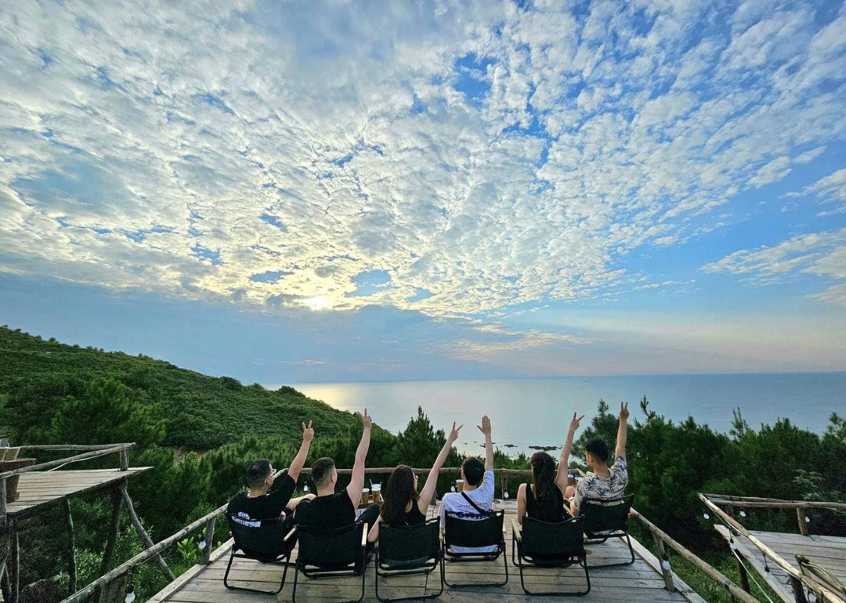 Du lịch hè cùng lớp ở đảo Quan Lạn