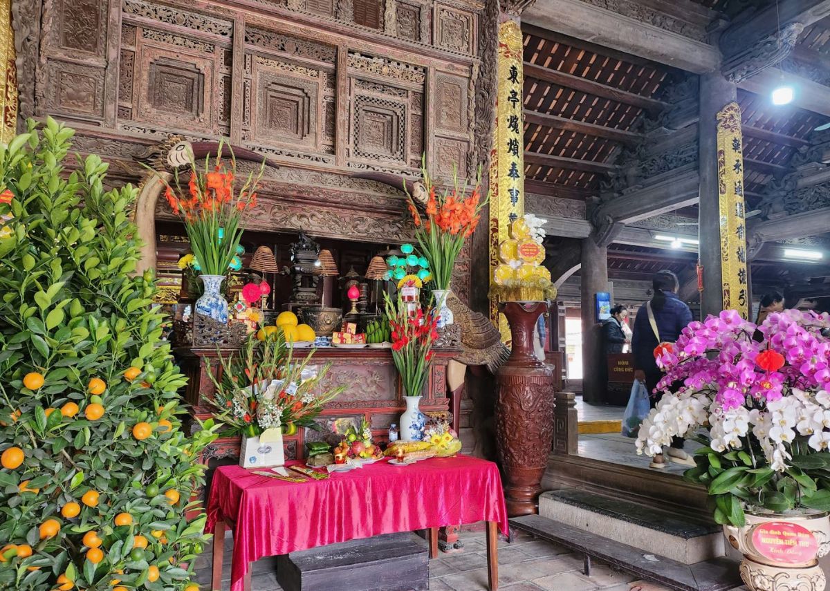 Hành hương tại đình làng Đình Bảng