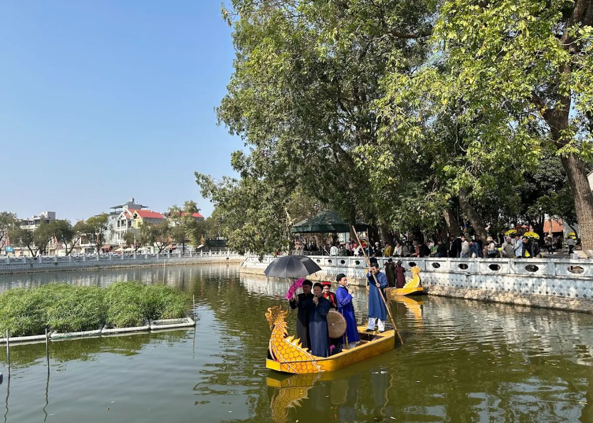Hát quan họ Bắc Ninh ở đền Đô