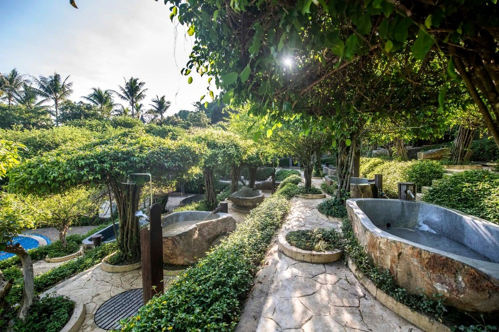 hon tam resort mud bath