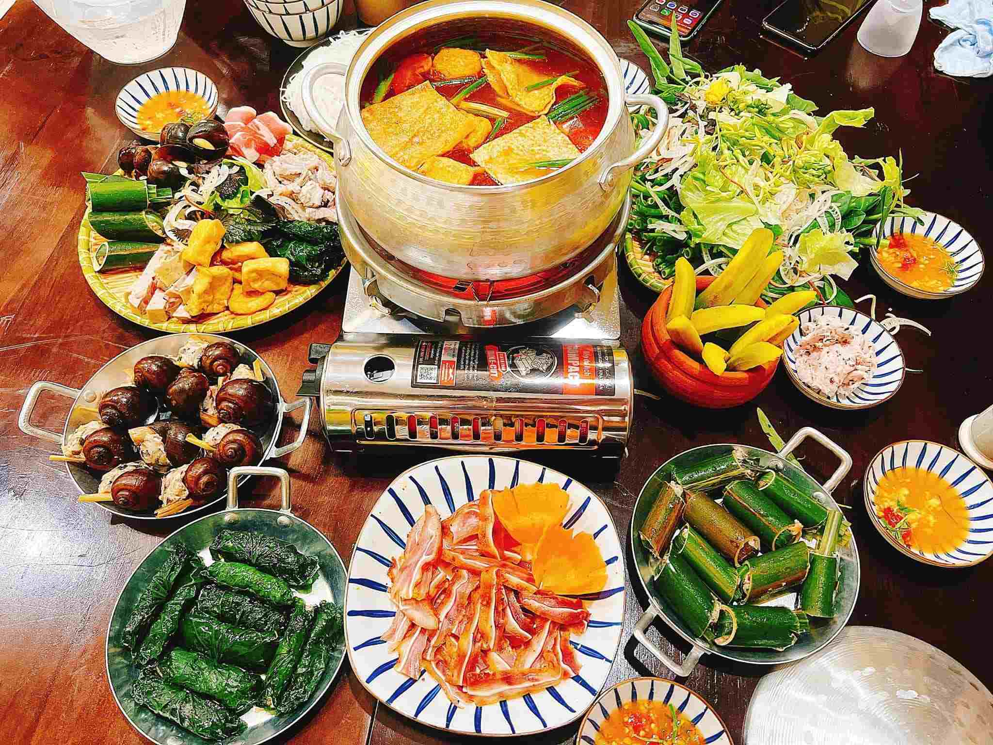 Ăn lẩu ốc khi du lịch Bắc Ninh 1 ngày