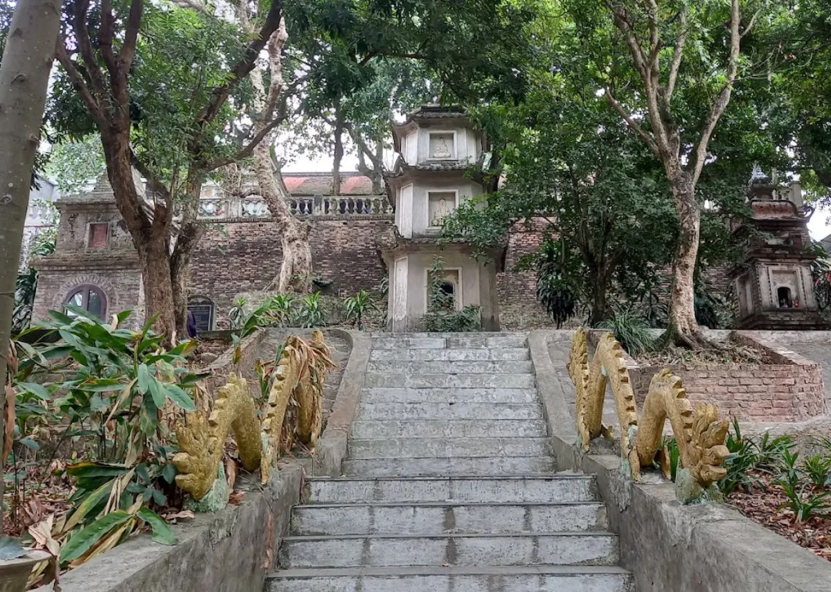 Lối lên chùa Tiêu