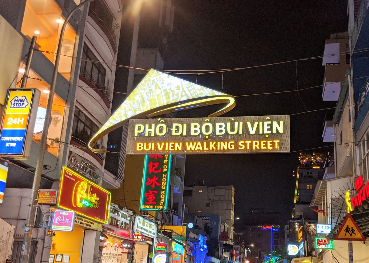 Phố đi bộ Bùi Viện