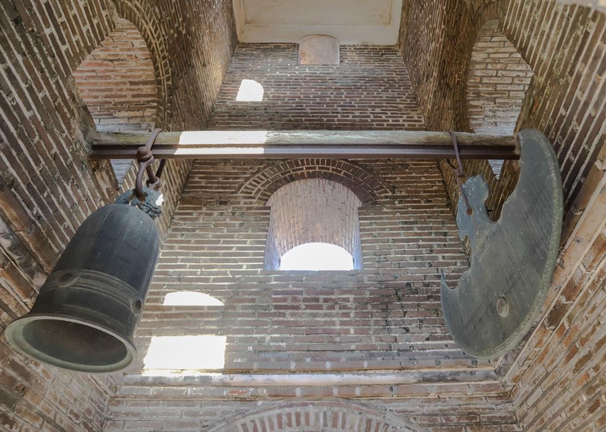 Quả chuông đồng ở chùa Dâu