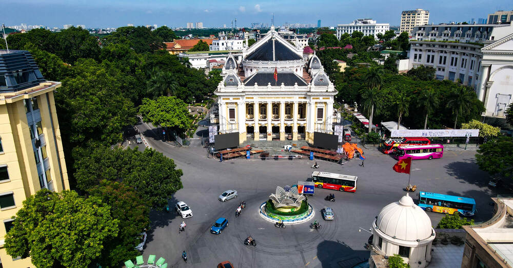 Quảng trường Cách mạng Tháng Tám Hà Nội