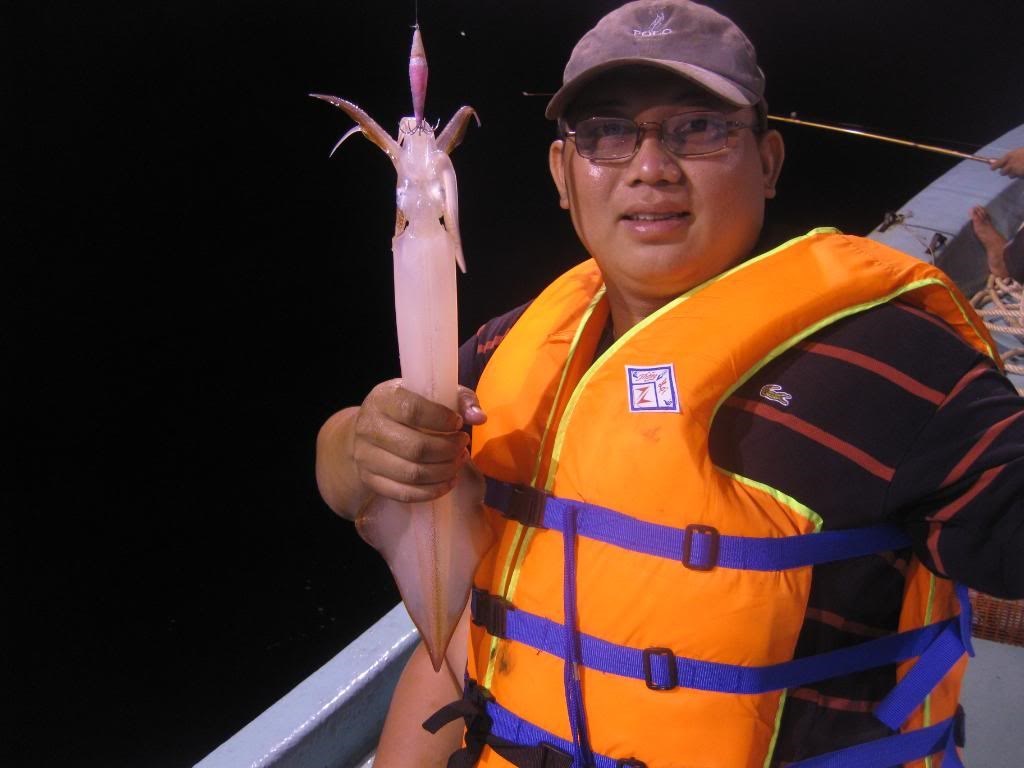 squid fishing in ha long bay