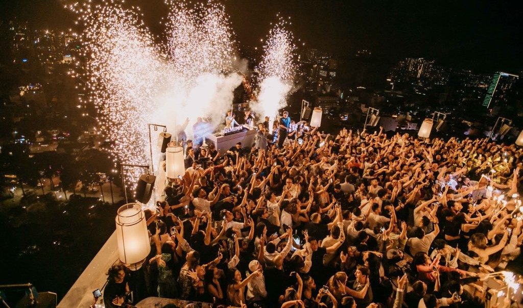 Địa điểm tổ chức sự kiện ngoài trời TPHCM rooftop bar