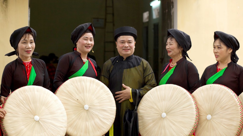 thưởng thức quan họ ở làng Diềm