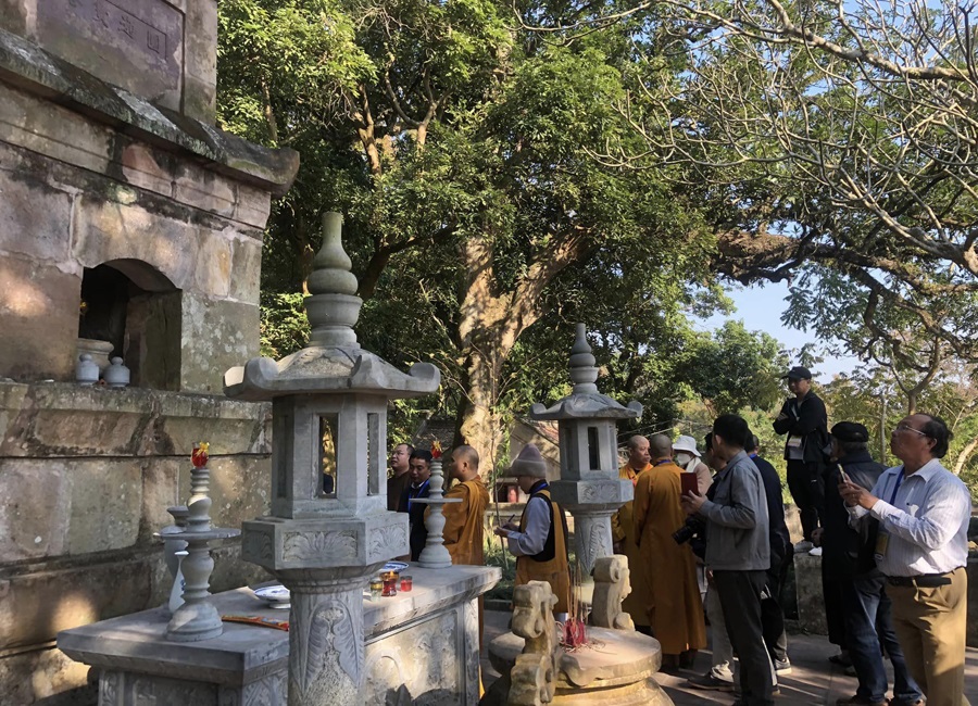 Chùa Thanh Mai Trang phục tham quan chùa Thanh Mai