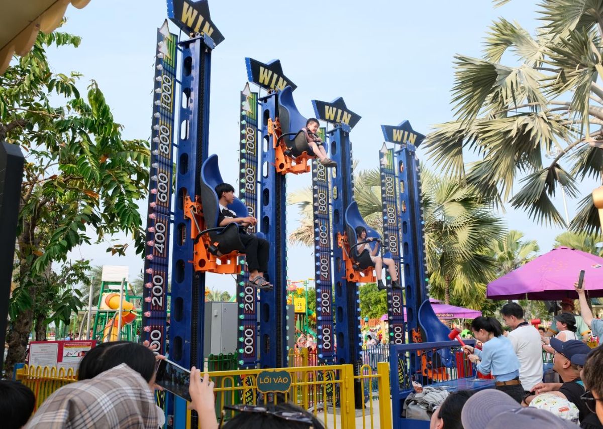 Thằn lằn núi Tây Ninh Trò chơi cảm giác mạnh ở công viên Grand Park