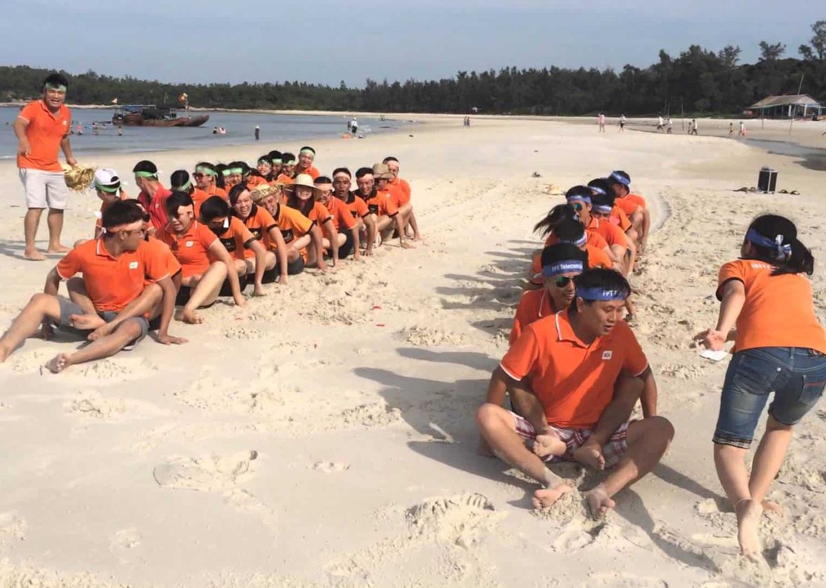 Trò chơi tập thể ở biển Phú Quốc