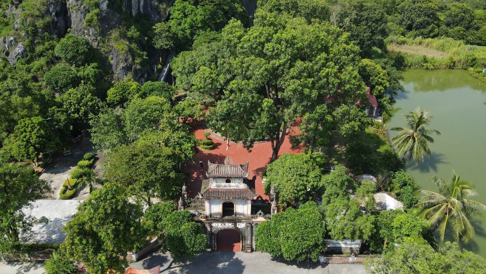 Vị trí động Kính Chủ