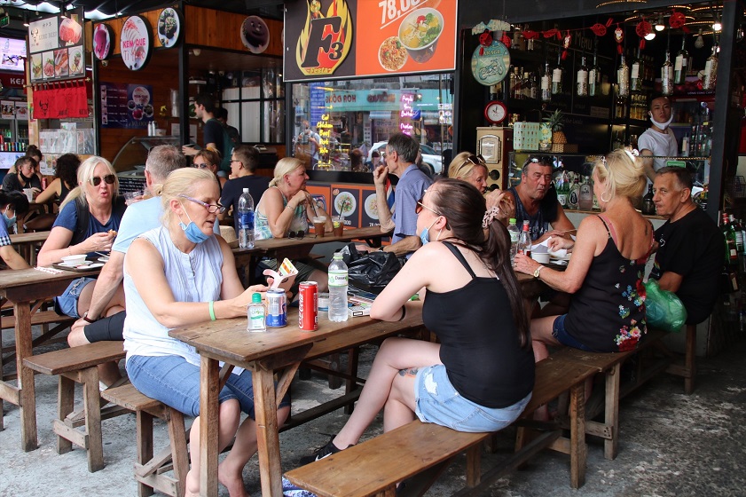 The choice of clothes for female travelers to Vietnam varies