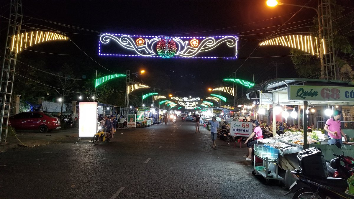 Tran Phu Night Market