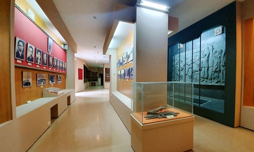 Bên trong nhà trưng bày lưu niệm Trần Phú