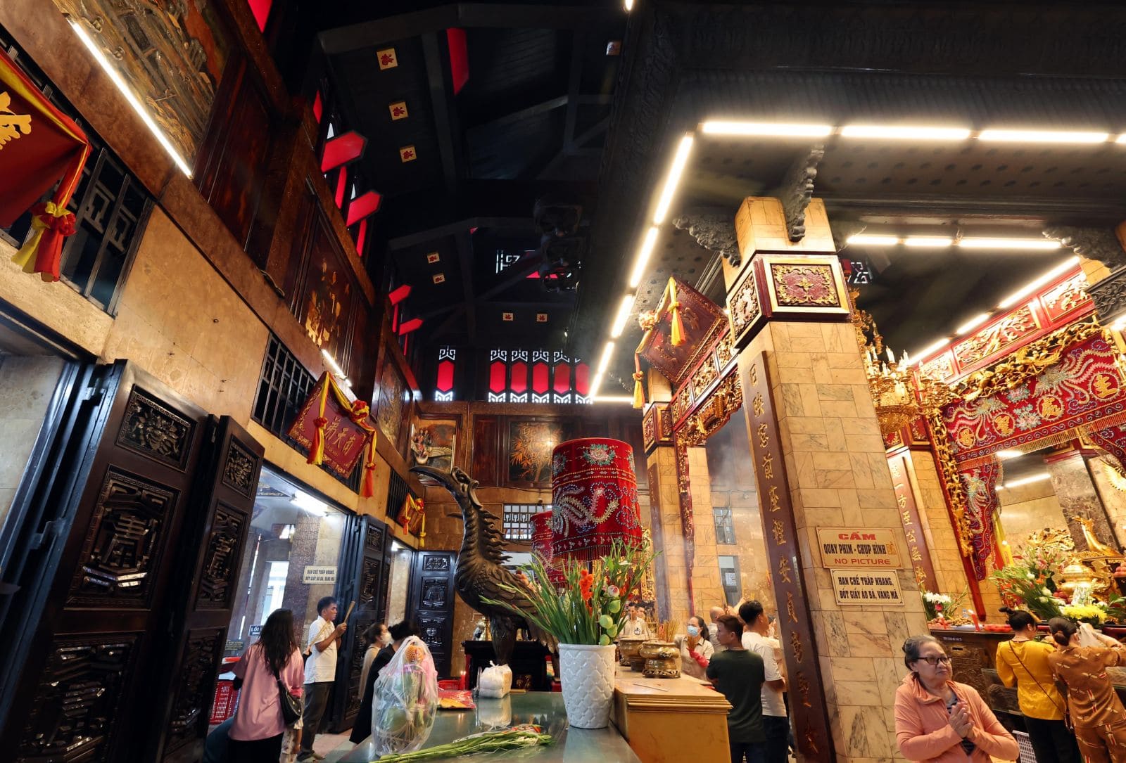 Chiêm bái Miếu Bà Chúa Xứ Núi Sam