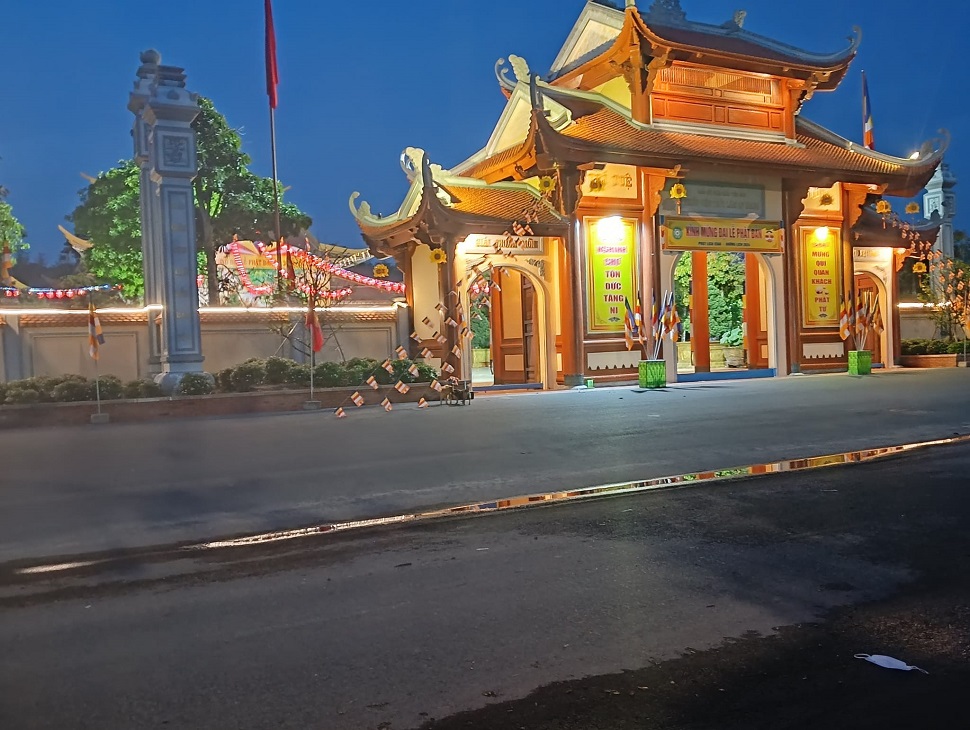 Cổng tam quan Thiền viện Trúc Lâm An Giang