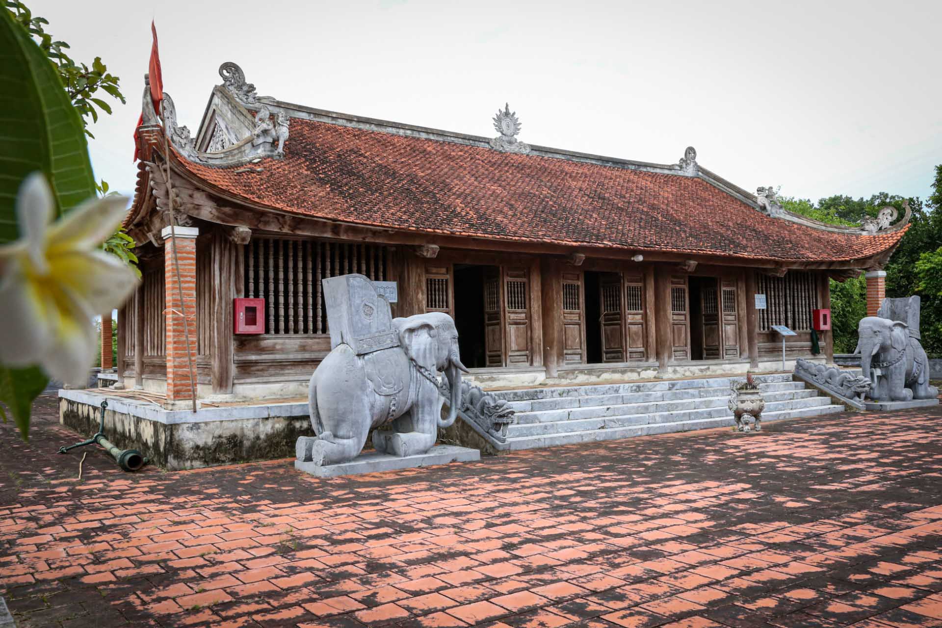 Đền Trầm Lâm Đền Trầm Lâm Hà Tĩnh