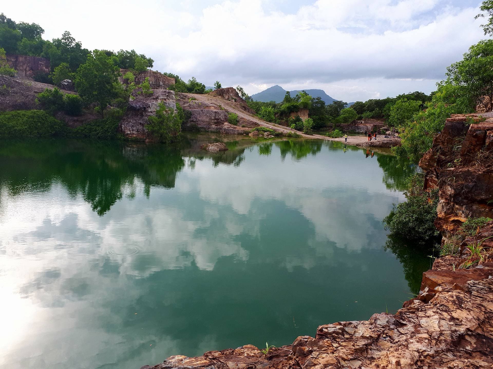 Khung cảnh hồ Tà Pạ An Giang