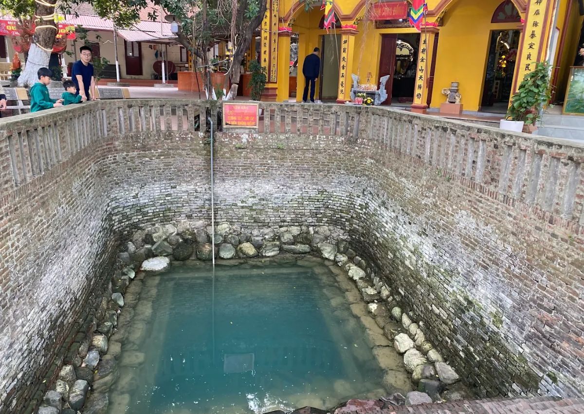 Lưu ý khi xin nước tại giếng Ngọc