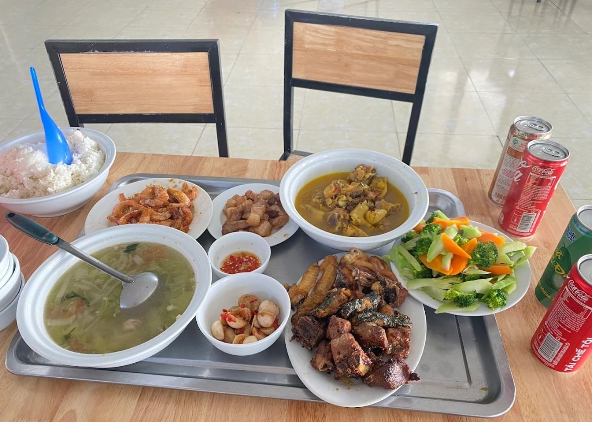 Quán cơm xe tải Bảo Trâm Hà Tĩnh