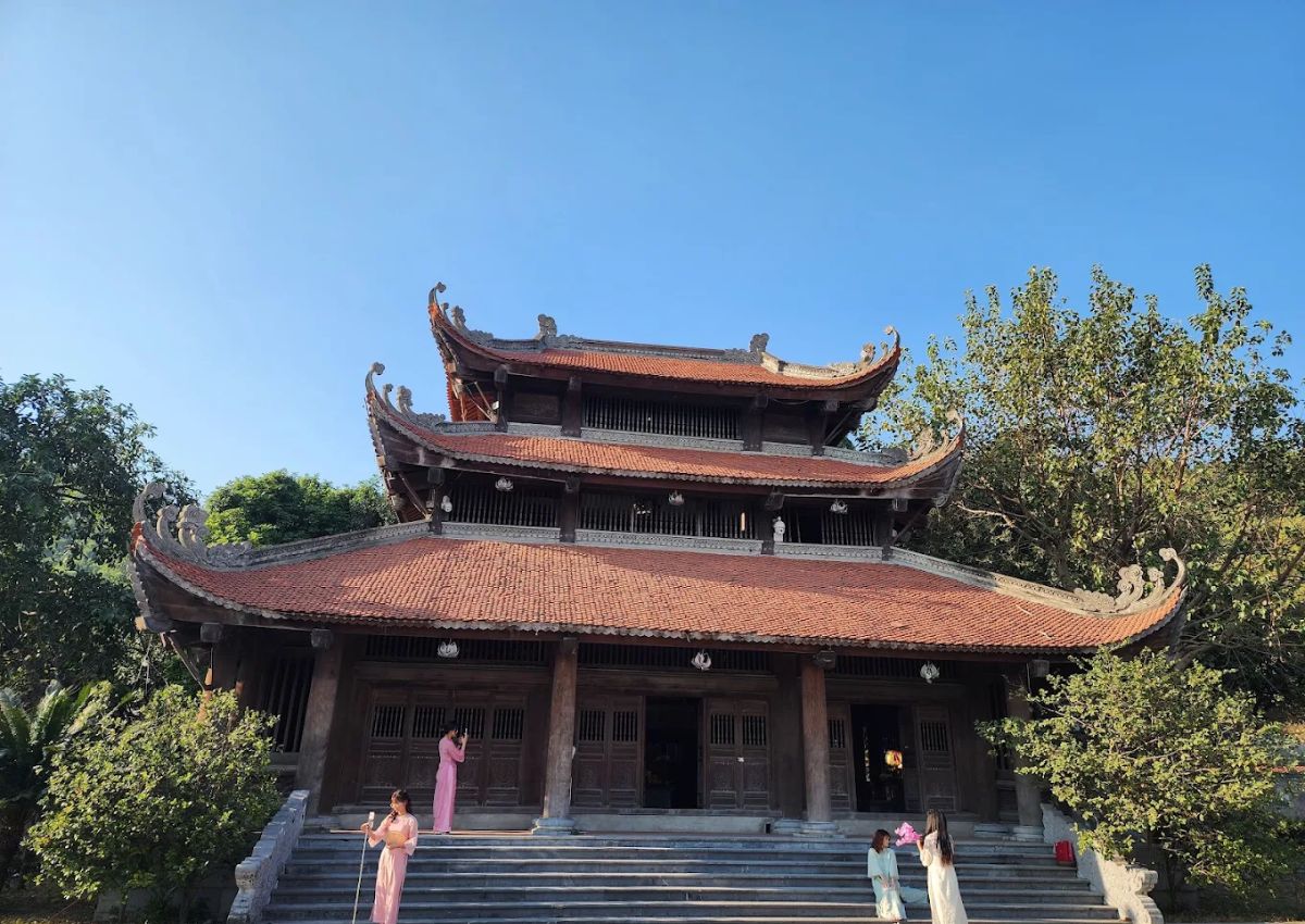 Quang cảnh quanh chùa Hàm Long